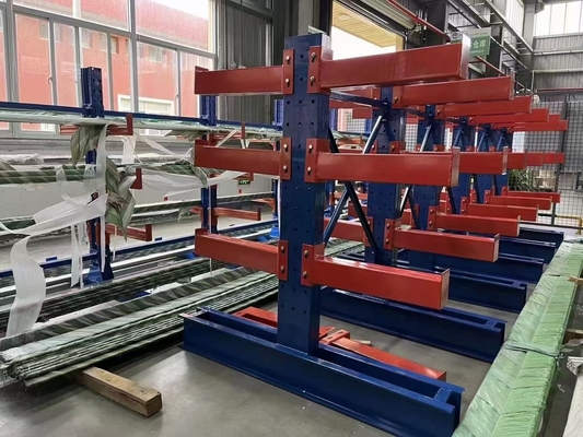 Verstelbaar dubbel diep palletsysteem voor zware opslag in een magazijn