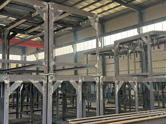 Op maat gemaakte staalconstructieplatform voor het ondersteunen van elektrische kast op de bodem van windtoren warm gegalvaniseerd
