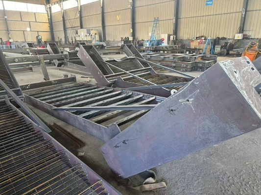 Industriële staal buitenste ladders voor bouwplaatsen Sterk Duurzaam Corrosiebestendige Perfecte oplossing voor fabrieken magazijnen