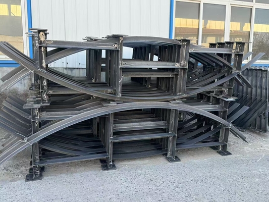 Hot Dip gegalvaniseerd staalconstructie platform ondersteunend elektrisch kabinet op de bodem van windtoren